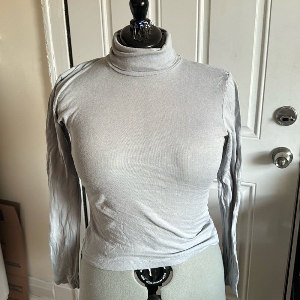 Kotn size M light blue turtleneck long sleeve top